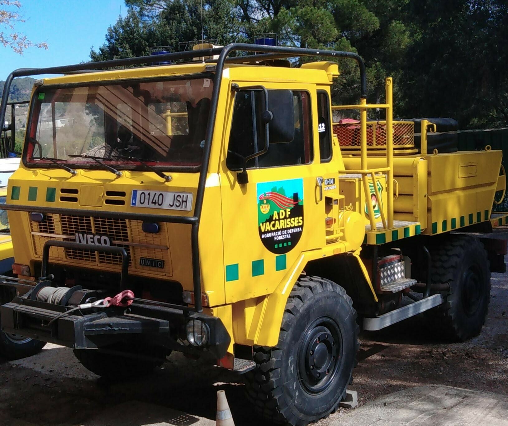 Imatge pels mitjans: Compra D&#39;UN DESFIBRIL·LADOR extern semi-automàtic (DESA), per situar a un vehicle Agrupació defensa Forestal Vacarisses (ADF). 